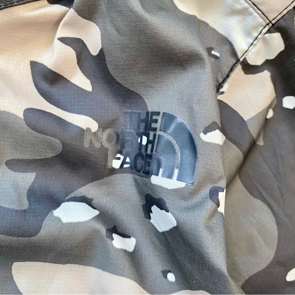 Northface WindWall WindBreaker Camo Hooded Jacket - Picture 4 of 10